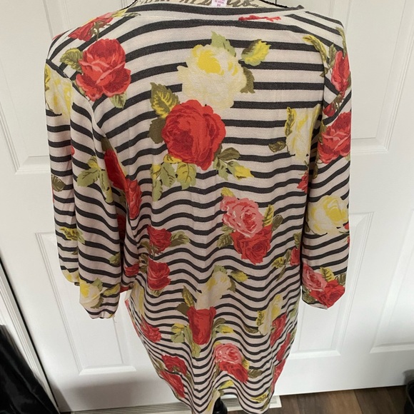 Lularoe Renee Top Shirt Medium M Striped Rose Print - Picture 5 of 6